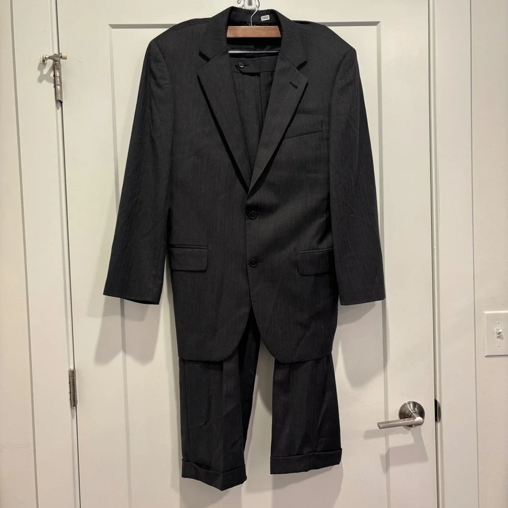Jos A Bank Mens Charcoal Grey Herringbone 100% Wool 2 Button Suit Set 40R